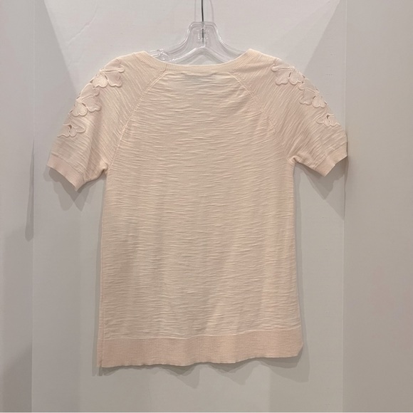 Loft ladies short sleeve pink top with embroidered floral sleeves in XSP. - Picture 2 of 4